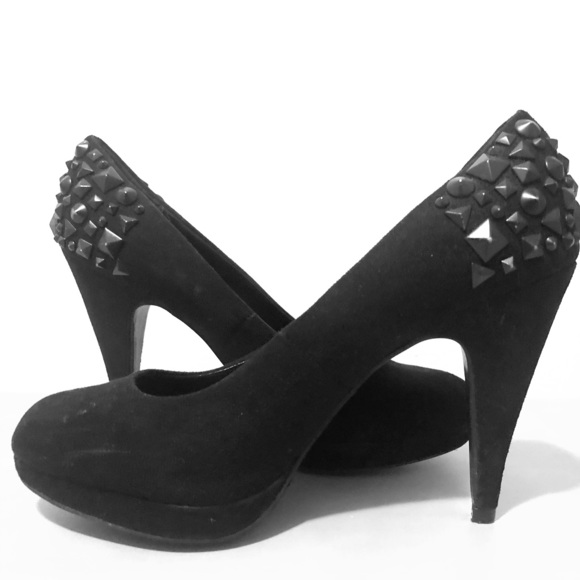 Black velour heels with studs - Picture 1 of 2
